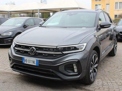Nuova VW T-Roc R-line 116 CV (85 kW) 2025 Grigio scuro metallizzato SUV