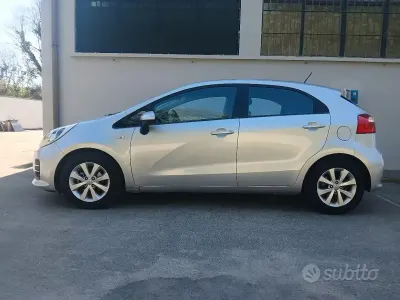 Usata Kia Rio 75 CV (55 kW) 2016 Grigio Utilitaria