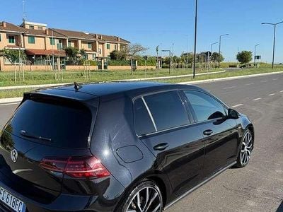 Używany VW Golf VII GTI 245 KM (180 kW) 2018 Czarny Sedan/Limuzyna