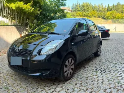 Usata Toyota Yaris 69 CV (50 kW) 2008 Nero Utilitaria