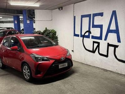 Usata Toyota Yaris Cool 69 CV (50 kW) 2018 Rosso Berlina
