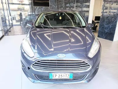 Usata Ford Fiesta 75 CV (55 kW) 2013 Blu Berlina