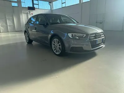 Usata Audi A3 Business 116 CV (85 kW) 2019 Grigio Berlina