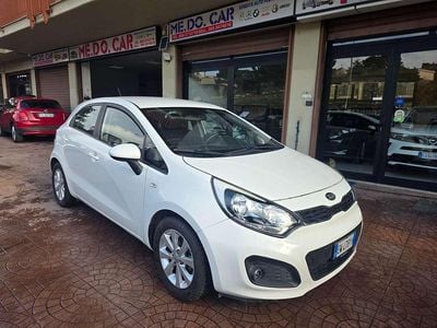 Usata Kia Rio 75 CV (55 kW) 2014 Bianco Berlina