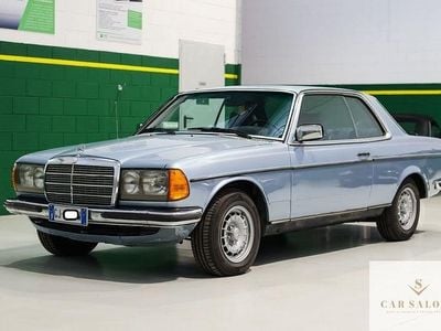 Begagnad Mercedes C230 109 HK (80 kW) 1977 Blå Sportkupé