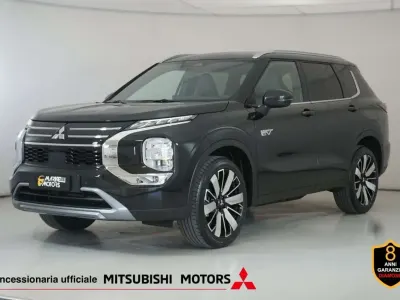 Nuova Mitsubishi Outlander P-HEV Intense 136 CV (100 kW) 2026 Black diamond SUV