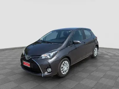 Usata Toyota Yaris Active 69 CV (50 kW) 2017 Dark grey Berlina