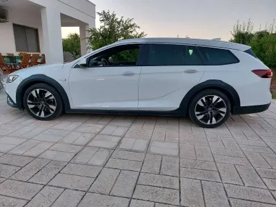 Usata Opel Insignia Country Tourer Exklusiv 170 CV (125 kW) 2018 Bianco Station wagon