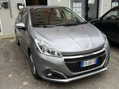 Usata Peugeot 208 Active 75 CV (55 kW) 2020 Utilitaria