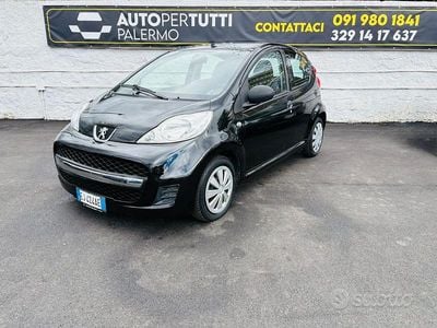 Usata Peugeot 107 Allure 68 CV (50 kW) 2012 Nero Utilitaria