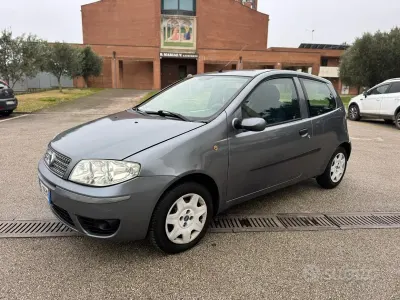 Usata Fiat Punto Emotion 80 CV (58 kW) 2003 Grigio Utilitaria