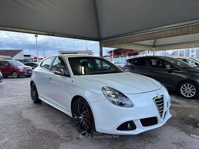 Usata Alfa Romeo Giulietta Quadrifoglio Verde 235 CV (172 kW) 2011 Bianco Utilitaria