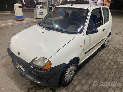 Usata Fiat 600 54 CV (39 kW) 1999 Bianco Berlina