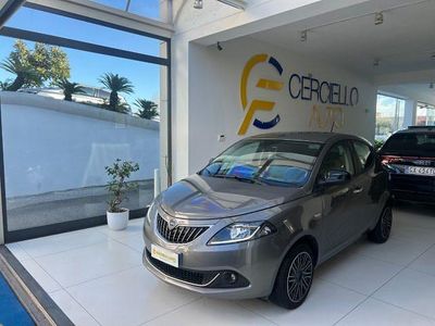 Usata Lancia Ypsilon Gold 69 CV (50 kW) 2023 Grigio metallizzato Utilitaria