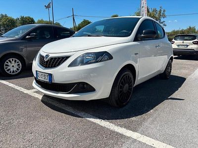 Usata Lancia Ypsilon Gold 69 CV (50 kW) 2022 Grigio Utilitaria
