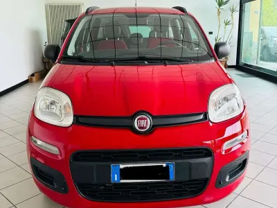 Usata Fiat Panda Lounge 80 CV (58 kW) 2013 Rosso Utilitaria