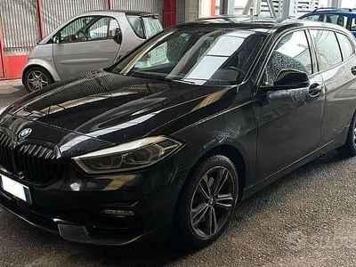 Begagnad BMW 118 Sport Line 140 HK (102 kW) 2020 Svart Halvkombi