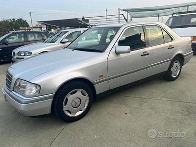 Usata Mercedes C180 136 CV (100 kW) 1993 Grigio Berlina