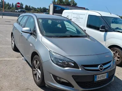 Usata Opel Astra 110 CV (80 kW) 2013 Grigio Station wagon