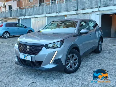 Usata Peugeot 2008 Active 102 CV (75 kW) 2021 Grigio SUV