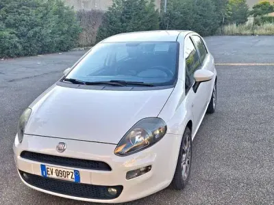 Usata Fiat Punto Lounge 75 CV (55 kW) 2014 Utilitaria