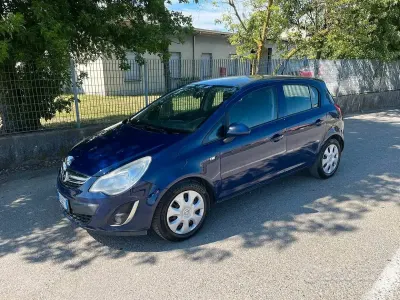 Usata Opel Corsa 85 CV (62 kW) 2012 Blu Utilitaria