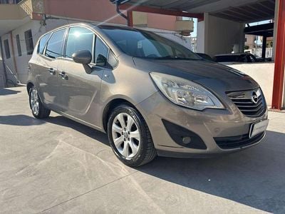 Usata Opel Meriva Cosmo 95 CV (69 kW) 2010 Bronzo Monovolume