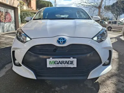 Usata Toyota Yaris Hybrid Business Edition 92 CV (67 kW) 2021 Bianco Berlina