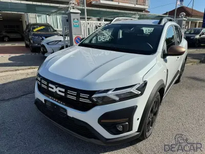 Nuova Dacia Sandero Essentiel 122 CV (89 kW) 2026 Bianco Berlina