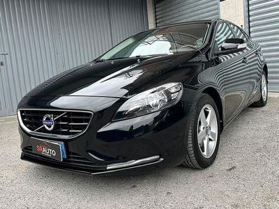 Usata Volvo V40 Momentum 120 CV (88 kW) 2015 Nero Berlina