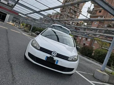 Usata VW Golf VI 80 CV (58 kW) 2011 Bianco Utilitaria