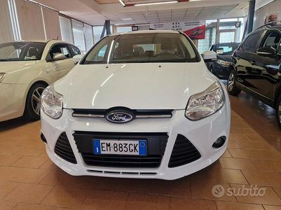 Usata Ford Focus 95 CV (69 kW) 2012 Bianco Berlina