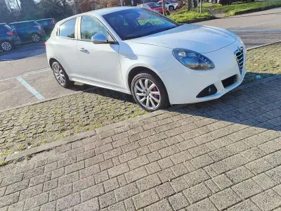 Usata Alfa Romeo Giulietta Exclusive 170 CV (125 kW) 2012 Bianco Utilitaria