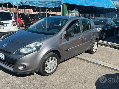 Usata Renault Clio II 75 CV (55 kW) 2011 Grigio Berlina