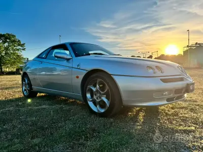 Begagnad Alfa Romeo GTV 155 HK (114 kW) 1999 Grå Sportkupé
