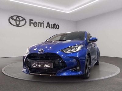 Nuova Toyota Yaris Hybrid Lounge 131 CV (96 kW) 2026 Juniper blue (non ord) Berlina