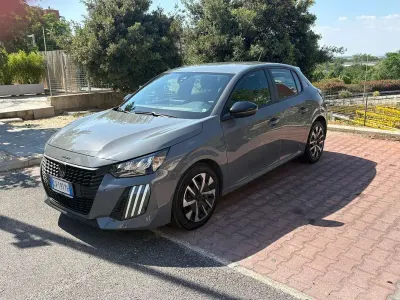 Usata Peugeot 208 Active 75 CV (55 kW) 2024 Grigio Utilitaria