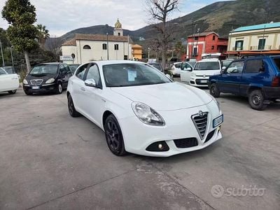 Usata Alfa Romeo Giulietta Distinctive 105 CV (77 kW) 2013 Bianco Utilitaria