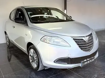 Usata Lancia Ypsilon Gold 69 CV (50 kW) 2013 Grigio Utilitaria