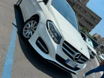 Usata Mercedes B180 Premium 109 CV (80 kW) 2018 Bianco Utilitaria