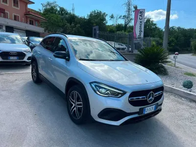 Usata Mercedes GLA200 Executive 150 CV (110 kW) 2020 Argento SUV