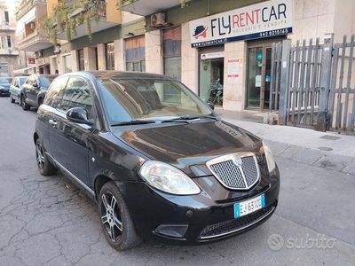 Usata Lancia Ypsilon 75 CV (55 kW) 2011 Nero Utilitaria