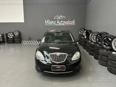 Usado Lancia Ypsilon 60 HP (44 kW) 2007 Preto Citadino