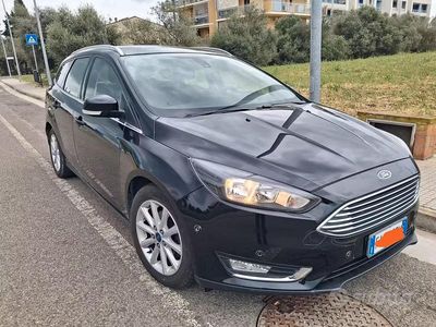 Usata Ford Focus 120 CV (88 kW) 2015 Nero Station wagon