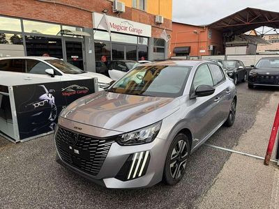Usata Peugeot 208 Allure 101 CV (74 kW) 2024 Argento Utilitaria