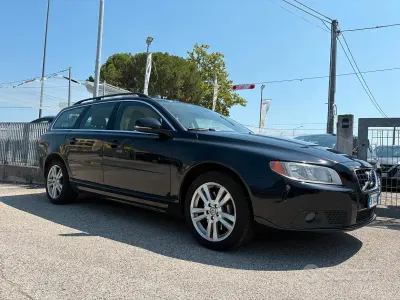 Usata Volvo V70 Momentum 163 CV (119 kW) 2011 Nero Station wagon