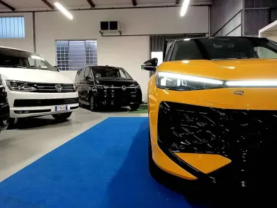 Nuova VW T-Roc R-line 150 CV (110 kW) 2026 Giallo SUV