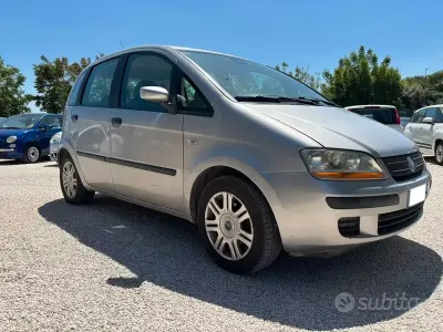 Usata Fiat Idea 95 CV (69 kW) 2005 Grigio Monovolume