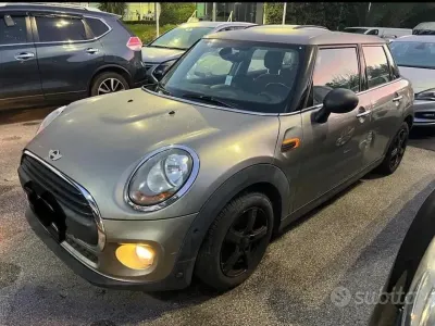 Begagnad Mini One D 95 HK (69 kW) 2017 Brun Halvkombi