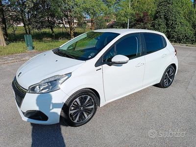 Usata Peugeot 208 Signature Sky 82 CV (60 kW) 2019 Utilitaria